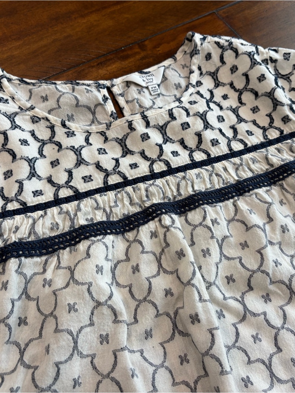 crown & ivy Cream and Navy Embroidered Lace-Trim Blouse, size petite M.